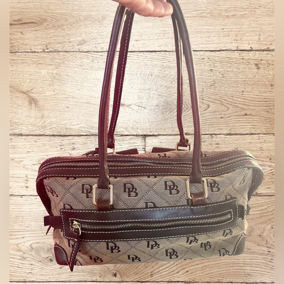 Dooney&Bourke signature monogrammed satchel. - Picture 2 of 13